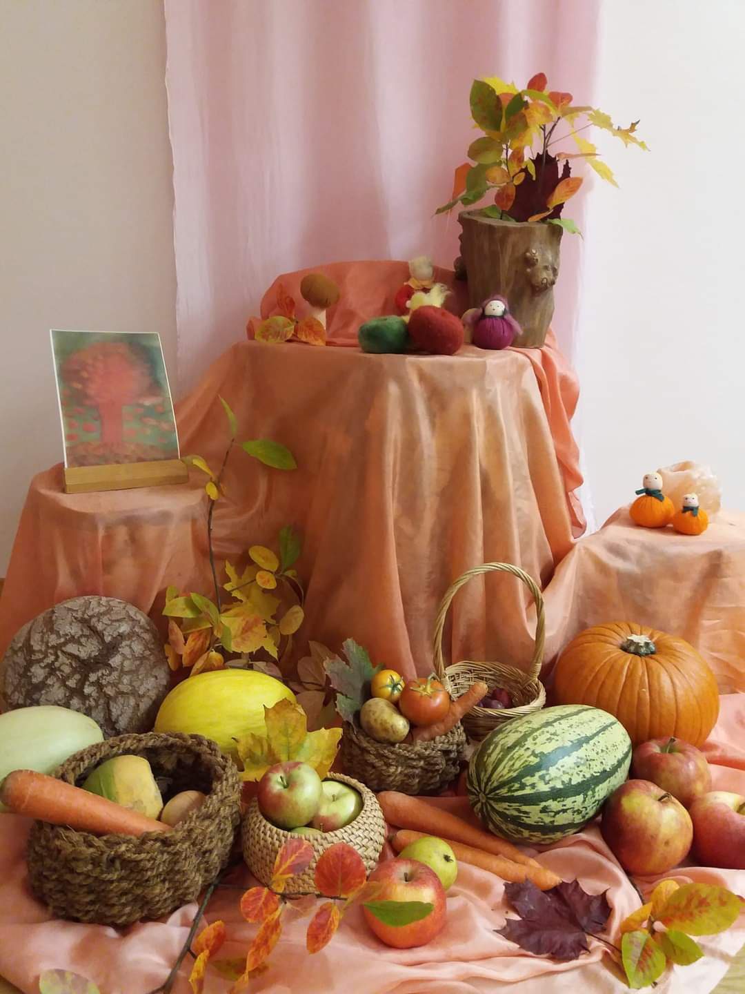 steiner-päiväkoti-pikku-saima-vuodenkierto-vuodenaikapöytä